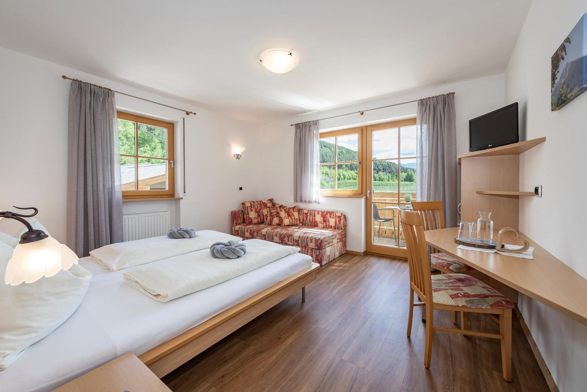Trinnerhof- Hof Chalets Und Obsthof Mit Zimmer Natz-Schabs Ngoại thất bức ảnh