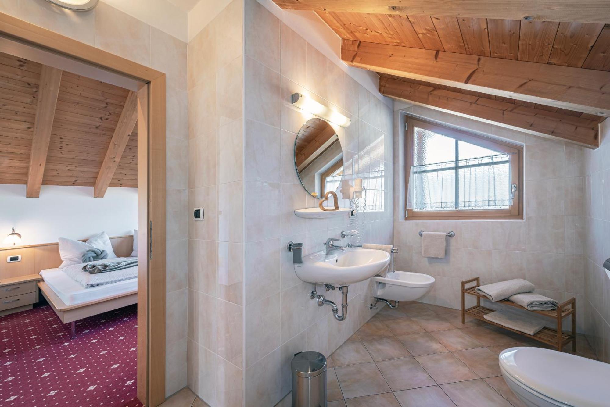 Trinnerhof- Hof Chalets Und Obsthof Mit Zimmer Natz-Schabs Ngoại thất bức ảnh
