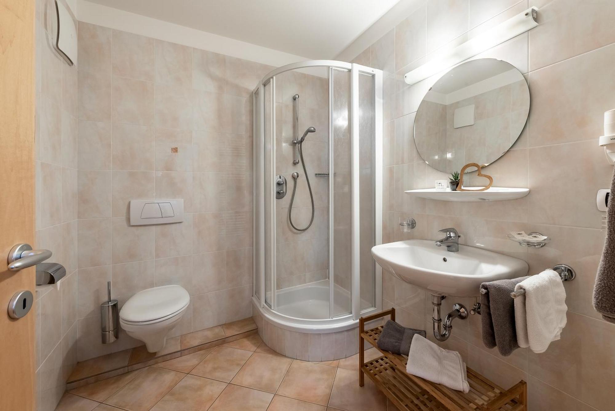 Trinnerhof- Hof Chalets Und Obsthof Mit Zimmer Natz-Schabs Ngoại thất bức ảnh