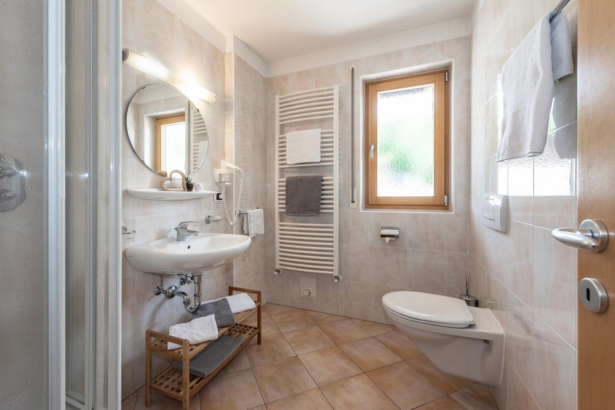 Trinnerhof- Hof Chalets Und Obsthof Mit Zimmer Natz-Schabs Ngoại thất bức ảnh